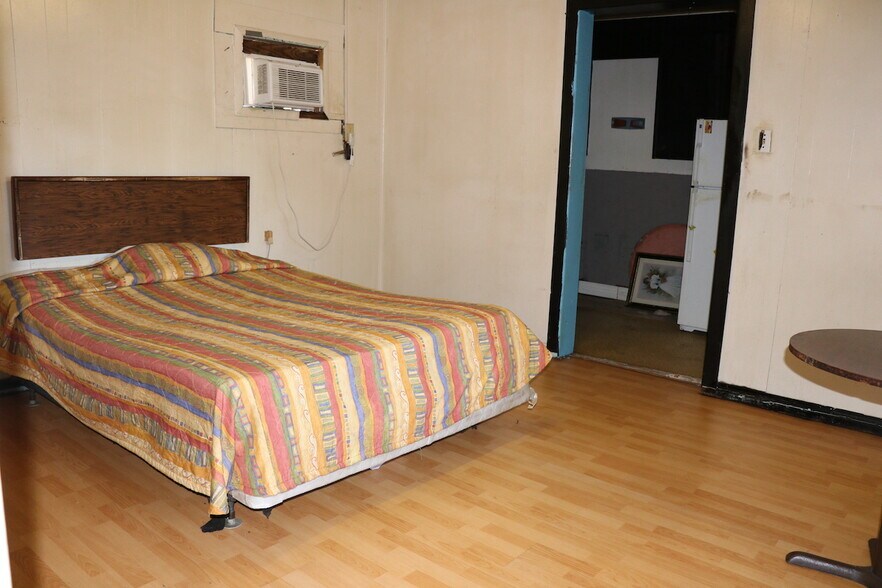 More Photos Of 1220 W 7th St, Texarkana Hotel For Sale