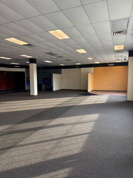 More Photos Of 1418 E 4th Ave, Hutchinson Freestanding For Lease