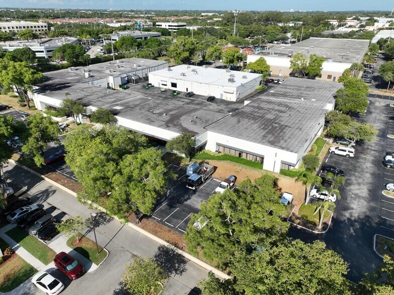More Photos Of 3320-3350 NW 53rd St, Fort Lauderdale Light Manufacturing For Lease