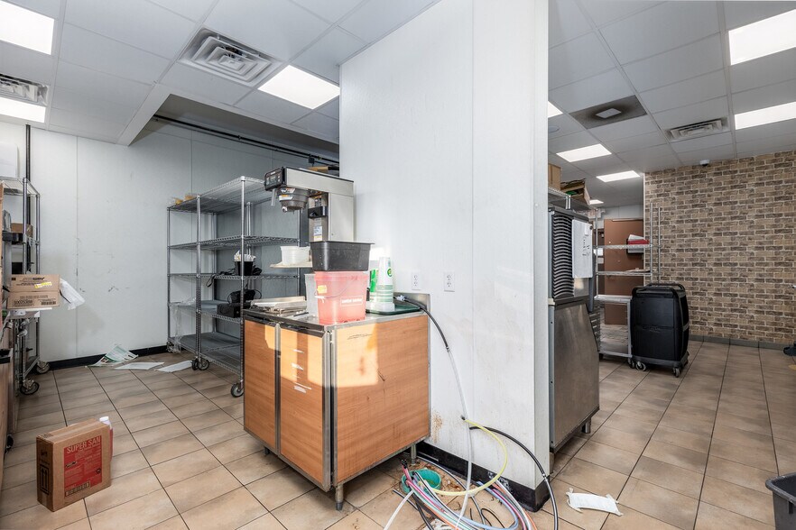 More Photos Of 237 Commercial St, Marseilles Fast Food For Sale