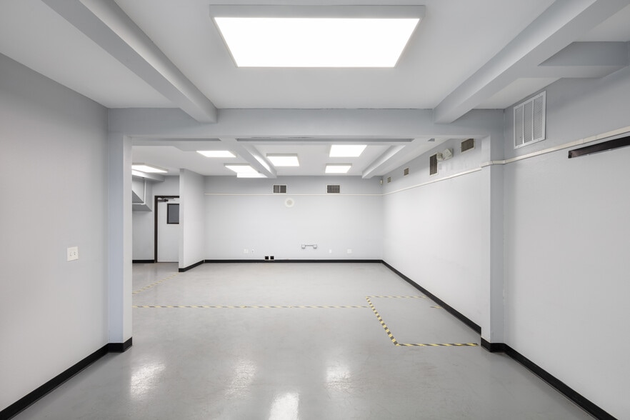 More Photos Of 2630 Business Park Dr, Vista Manufacturing For Sale