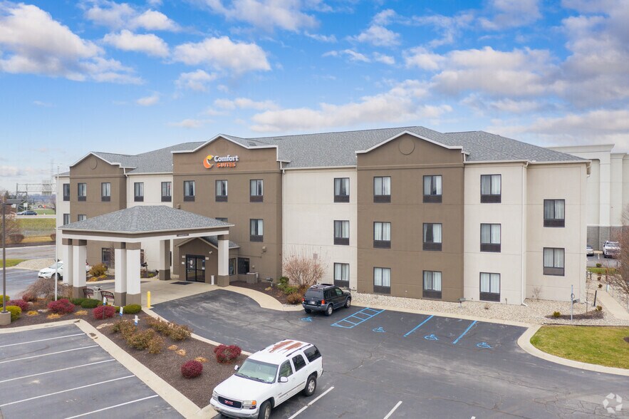 Primary Photo Of 3302 E Dupont Rd, Fort Wayne Hotel For Sale