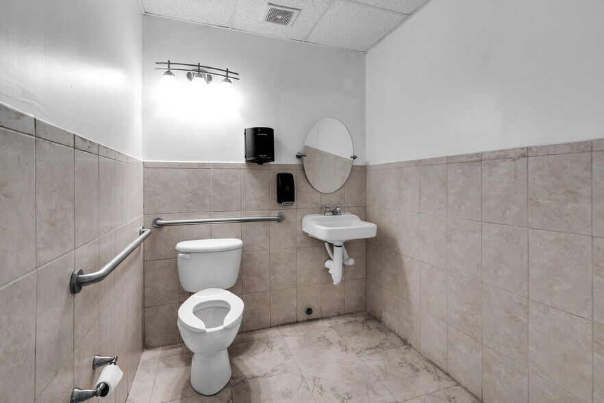 More Photos Of 35 SW 114th Ave, Miami Medical For Sale