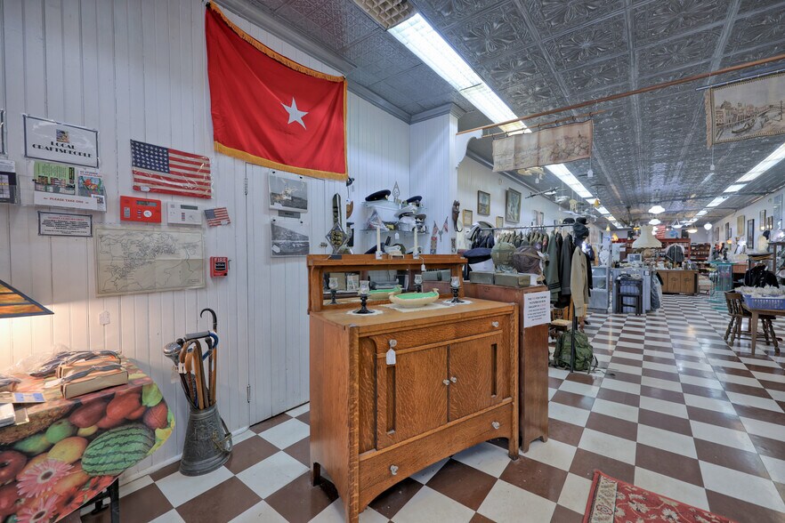 More Photos Of 511 Warren St, Hudson Storefront Retail Residential For Sale