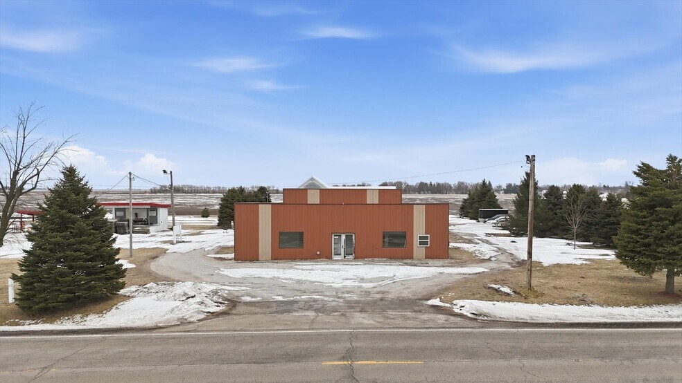 More Photos Of 1275 E State IL-49, Cissna Park Office For Sale