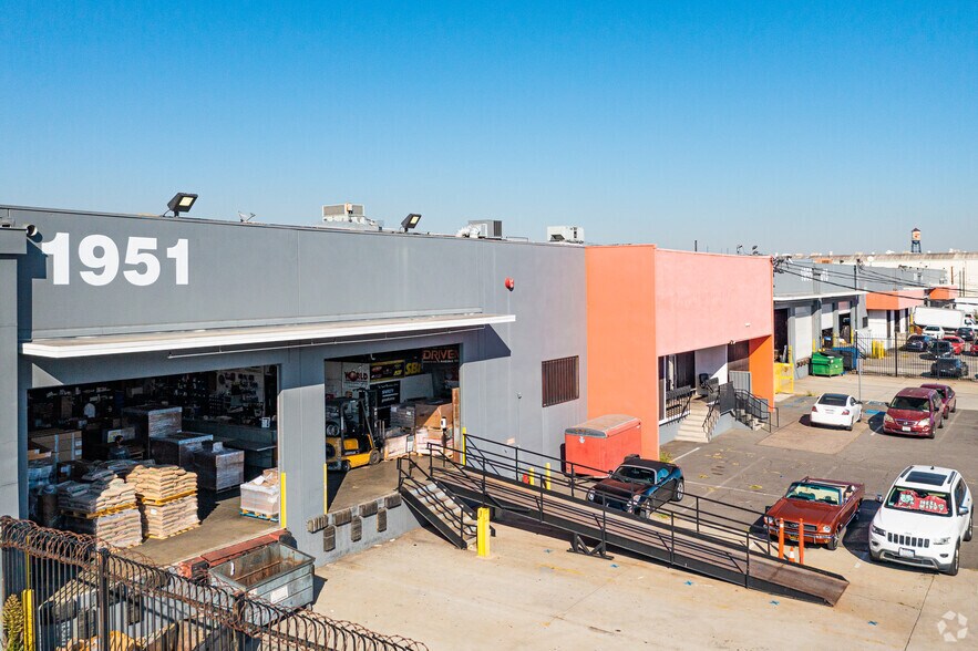 More Photos Of 2015-2019 E 48th St, Vernon Warehouse For Lease