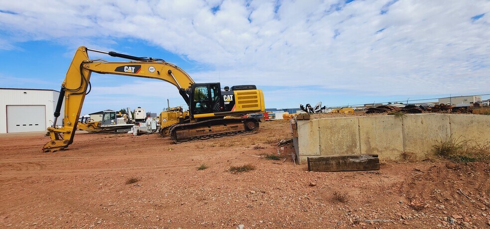 More Photos Of 860 35th Ave E, Dickinson Warehouse For Sale