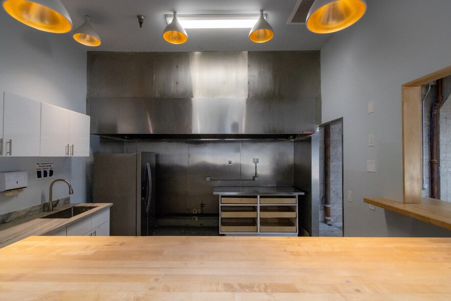 More Photos Of 1345 Howard St, San Francisco Light Distribution For Lease