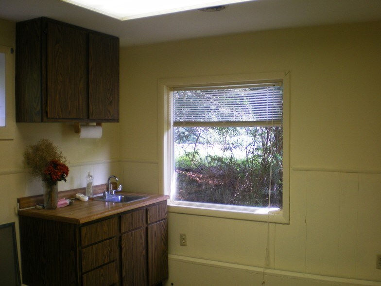 More Photos Of 4939 State Highway 23, Norwich Medical For Sale