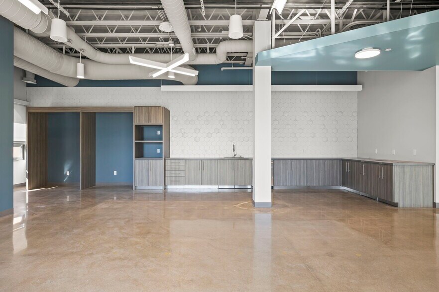 More Photos Of 6398 Cindy Ln, Carpinteria Office For Sale