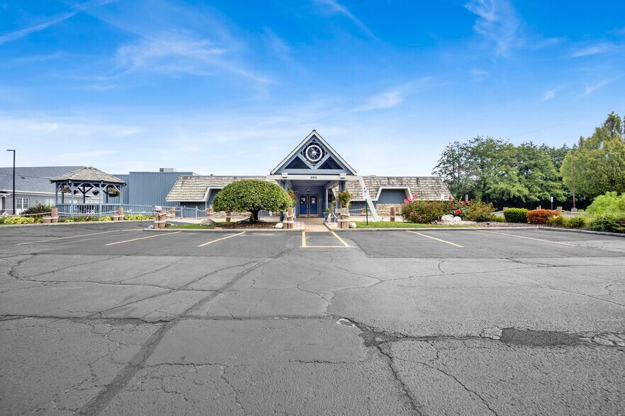 More Photos Of 890 E US Highway 45, Mundelein Freestanding For Sale