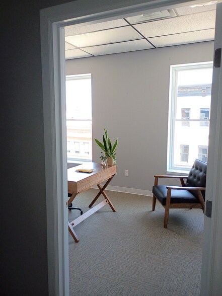 More Photos Of 40 Monument Sq, Urbana Storefront Retail Office For Lease