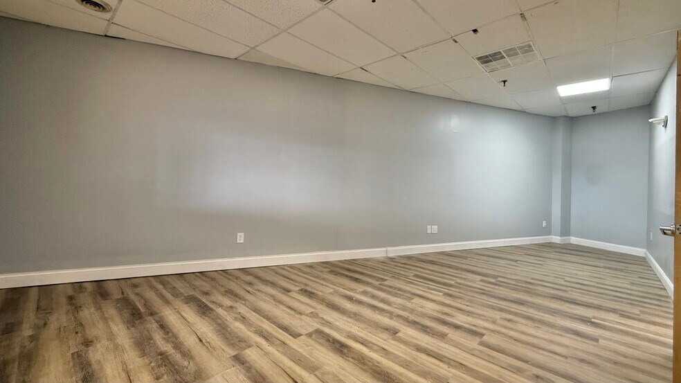 More Photos Of 2595 Woodbridge Ave, Edison Unknown For Lease