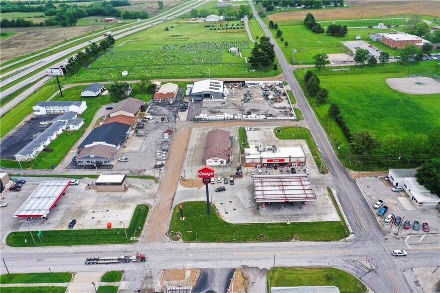 More Photos Of 103 Ne 2nd St, Concordia Restaurant For Sale