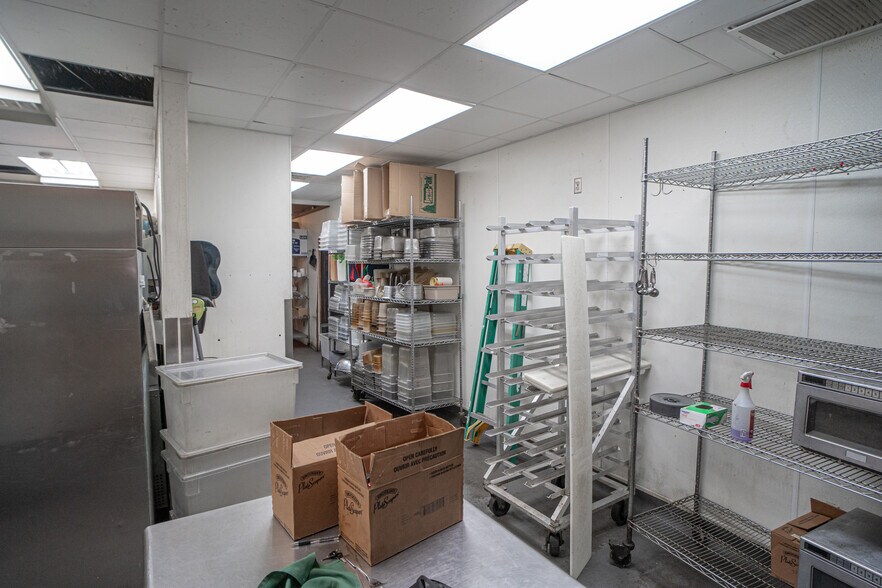 More Photos Of 406 South Ave, Springfield Storefront Retail Office For Lease