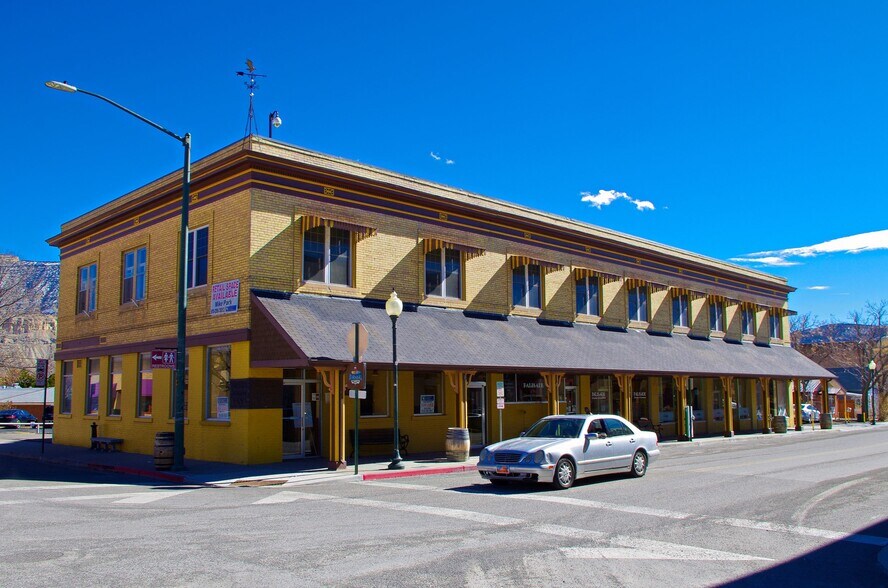 More Photos Of 305 Main St, Palisade Apartments For Lease