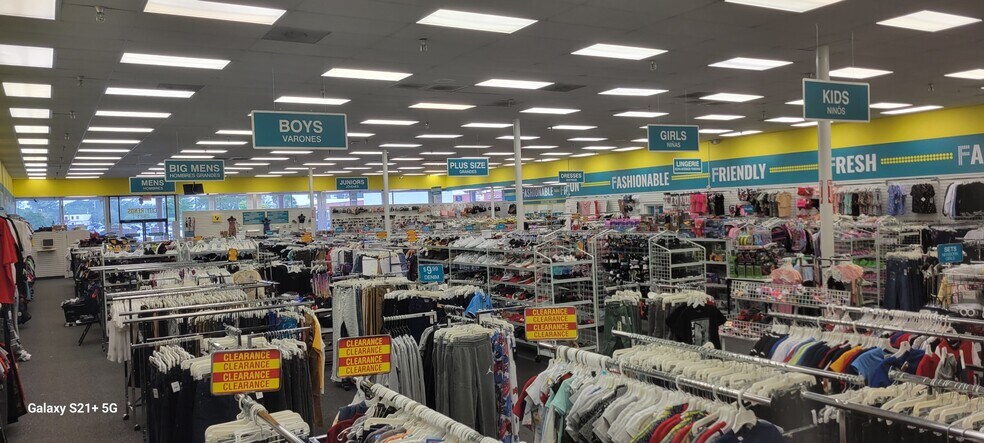 More Photos Of 2921 S Orlando Dr, Sanford General Retail For Lease