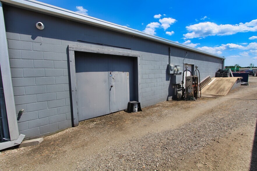 More Photos Of 1301 N Cashua Dr, Florence Specialty For Lease