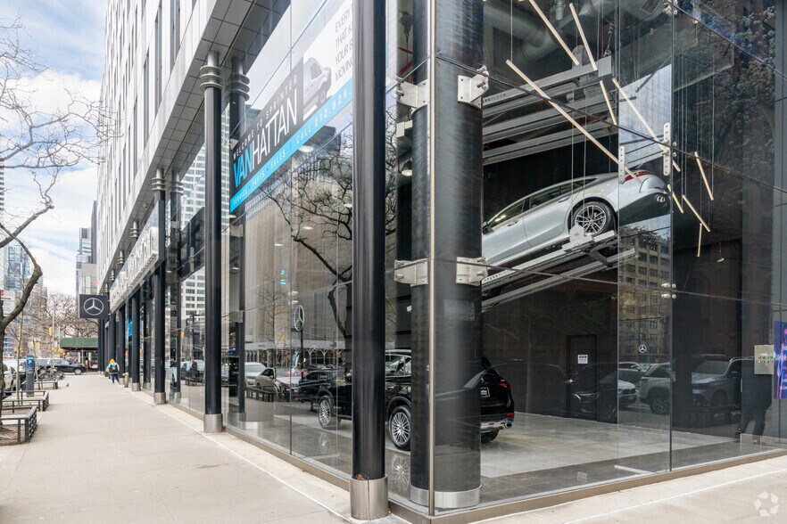 More Photos Of 555 W 53rd St, New York Apartments For Lease