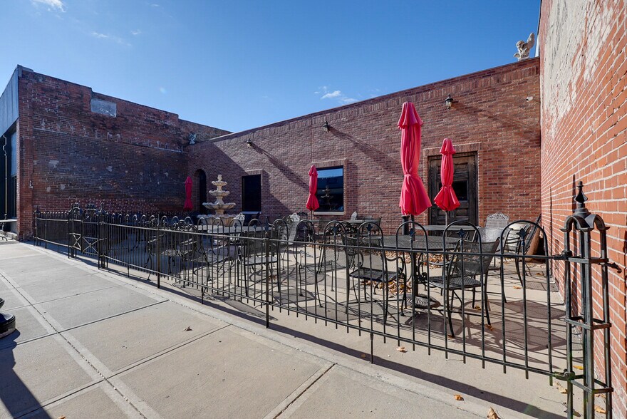 Primary Photo Of 312 S Hudson St, Buckner Restaurant For Sale