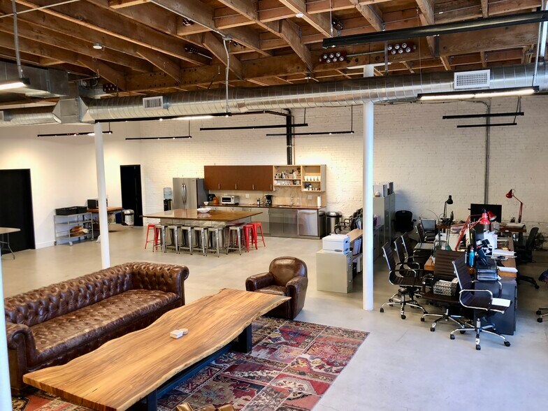 More Photos Of 2143 Bay St, Los Angeles Office For Lease