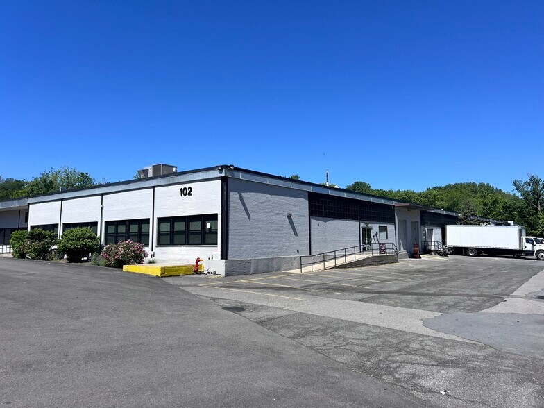 More Photos Of 102 Fairview Park Dr, Elmsford Warehouse For Lease