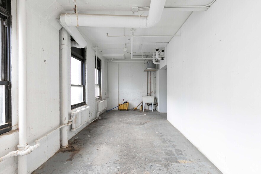 More Photos Of 47-09 30th St, Long Island City Light Manufacturing For Lease