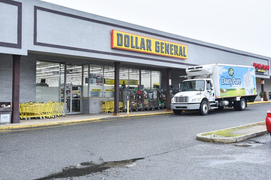 More Photos Of 835 E Clements Bridge Rd, Runnemede Storefront For Sale