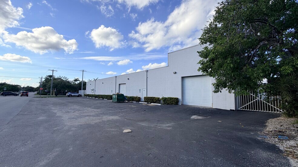 More Photos Of 1801 NE 149th St, Miami Warehouse For Lease