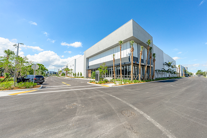 More Photos Of 311 Racetrack Loop, Pompano Beach Unknown For Lease