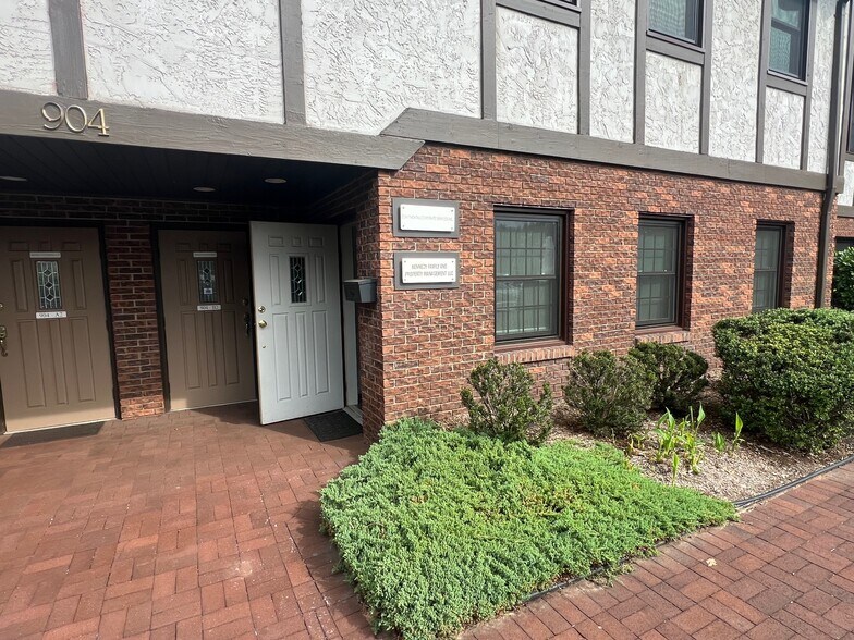 More Photos Of 904 Pompton Ave, Cedar Grove Medical For Lease