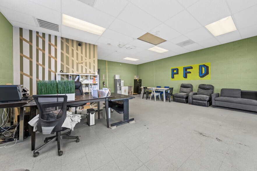 More Photos Of 2781 N Lamb Blvd, Las Vegas Distribution For Lease
