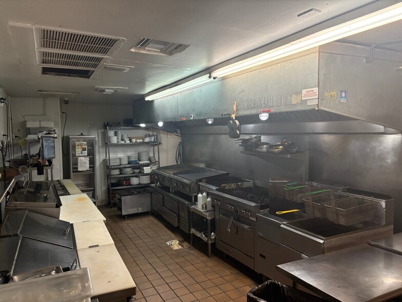 More Photos Of 925 N Semoran Blvd, Orlando Restaurant For Lease