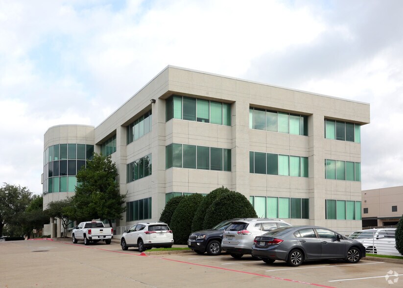 More Photos Of 2010 Valley View Ln, Farmers Branch Office For Lease