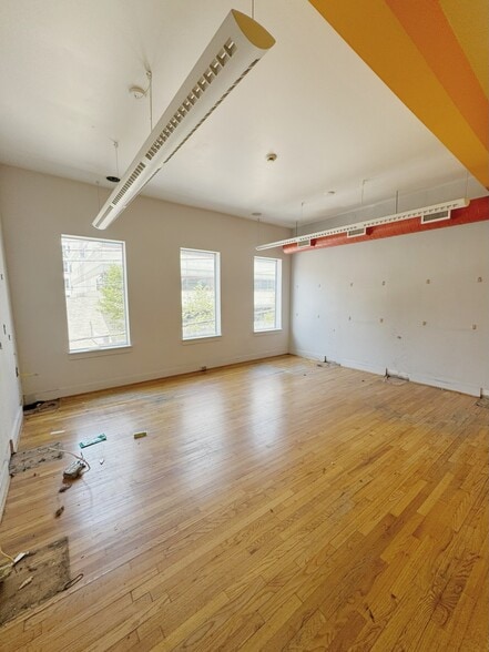More Photos Of 209 S Craig St, Pittsburgh General Retail For Lease