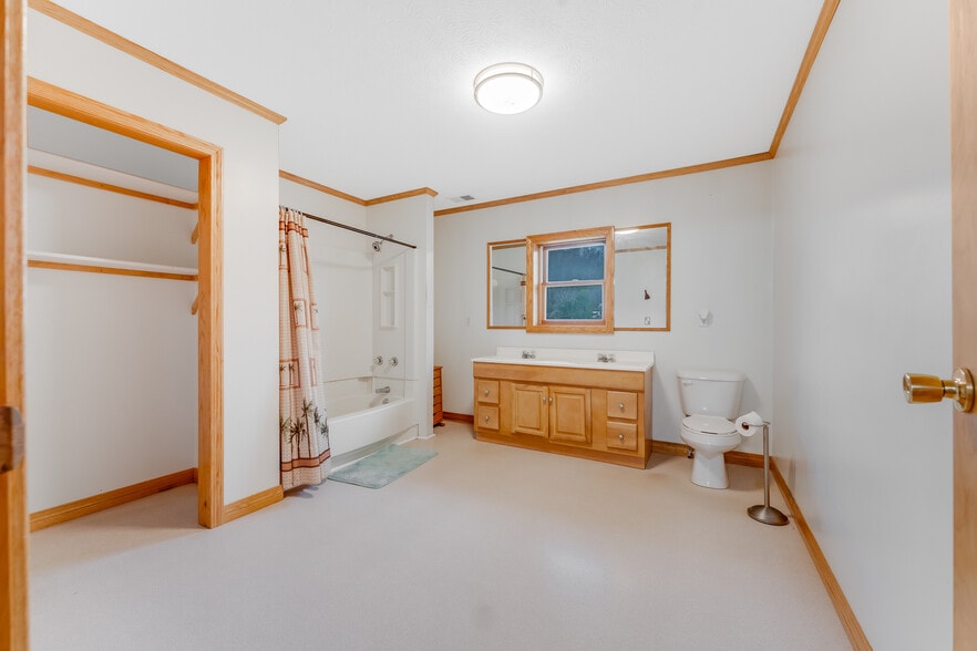 More Photos Of 154 Bridge St, Junior Restaurant For Sale