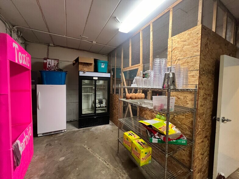 More Photos Of 2709 S US Highway 51, Janesville Flex For Sale