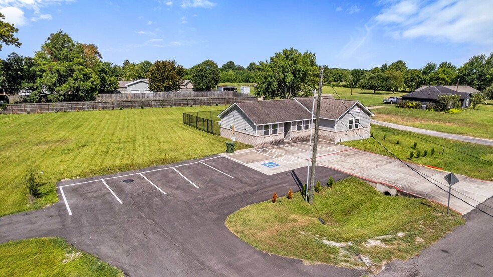 More Photos Of 902 Waco St, Dayton Office For Sale