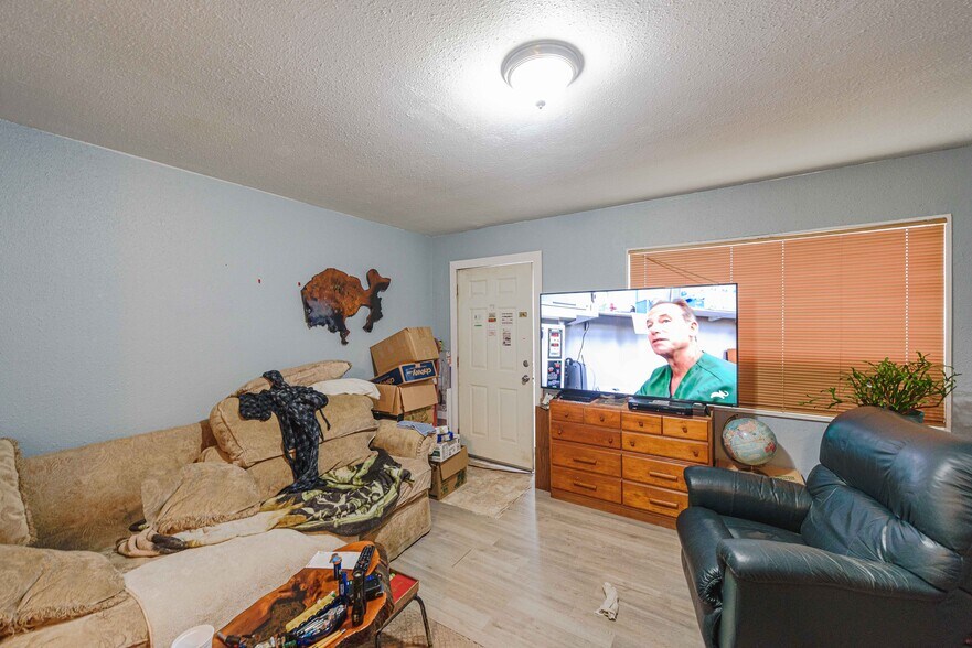 More Photos Of 562 Newmark St, Coos Bay Storefront For Sale