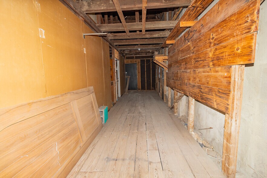 More Photos Of 1627 S Hillside St, Wichita Freestanding For Sale