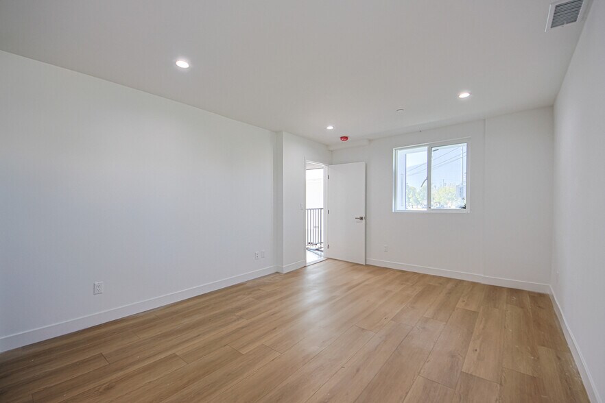 More Photos Of 1636 Longwood Ave, Los Angeles Apartments For Sale