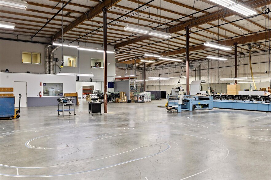 More Photos Of 21021 66th Ave W, Lynnwood Manufacturing For Sale