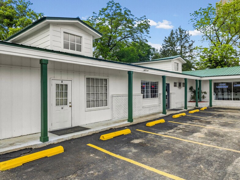 More Photos Of 450 Stephens St, Rochelle Storefront Retail Office For Sale
