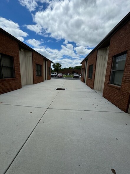 More Photos Of 618 Cepi Dr, Chesterfield Office For Lease