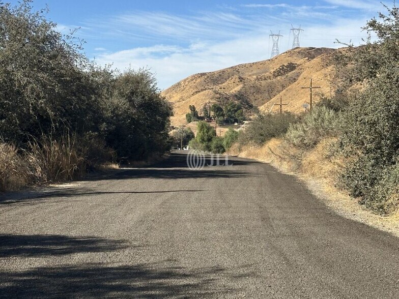 More Photos Of 14253 Davenport Rd, Santa Clarita Land For Lease