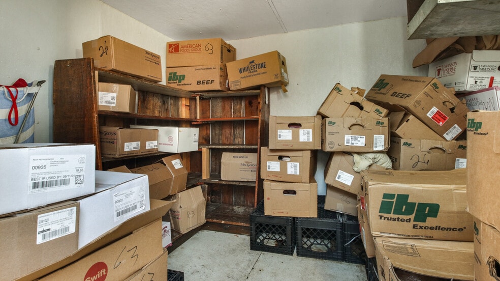 More Photos Of 909 W Main St, Cameron General Retail For Sale