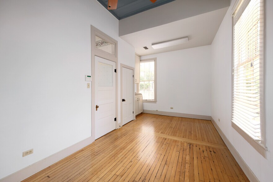 More Photos Of 1304 Guadalupe St, Austin Office For Lease