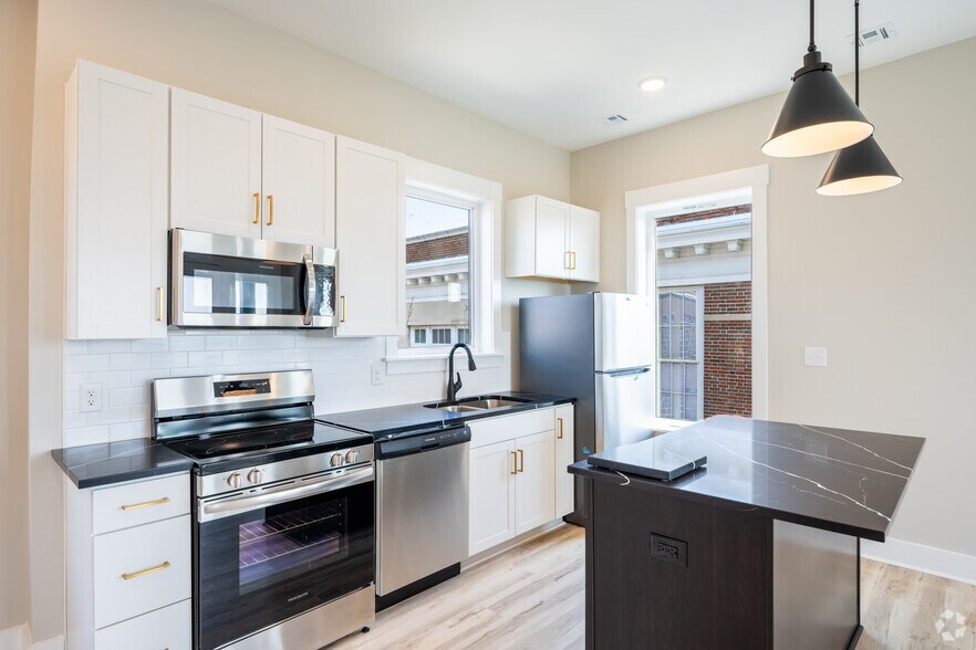 More Photos Of 1421 Bainbridge St, Richmond Apartments For Sale