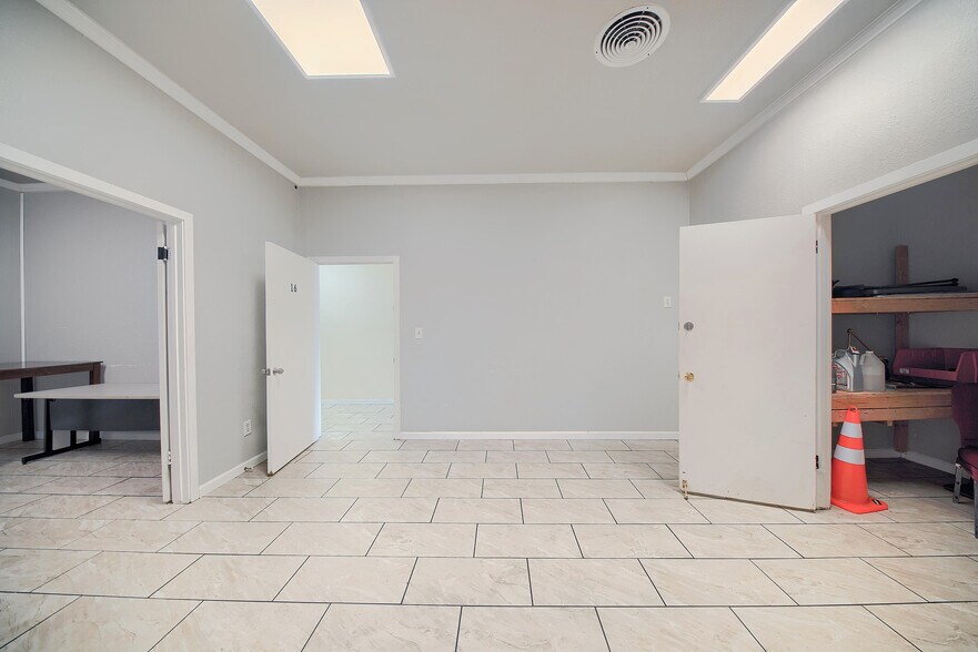 More Photos Of 33 E Magnolia St, Stockton Office For Lease