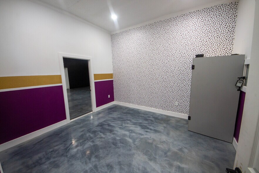 More Photos Of 4202 Canal St, Houston Freestanding For Lease